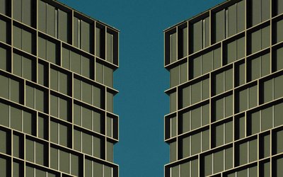 The Impact of Data Centre Connectivity on Cloud Computing