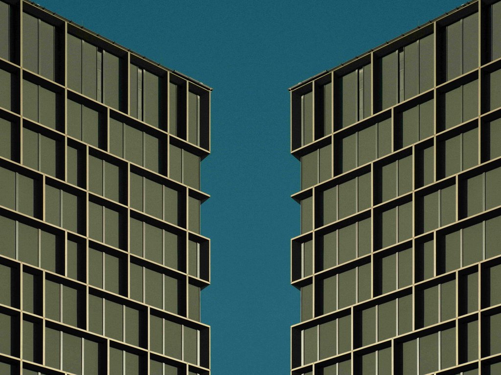 Challenges and Strategies for Scaling Edge Connectivity in Geo-Distributed Enterprises